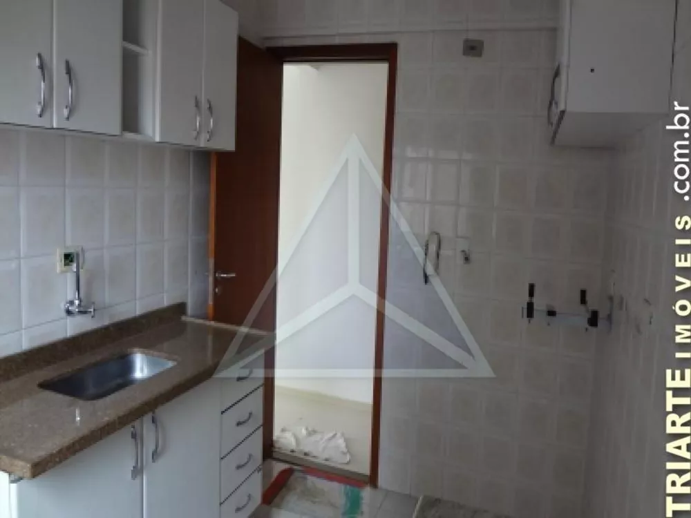 Apartamento à venda com 3 quartos, 75m² - Foto 4