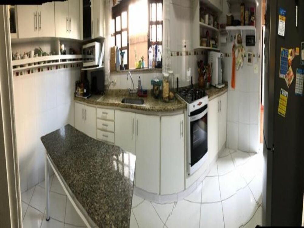 Sobrado à venda com 3 quartos, 240m² - Foto 1
