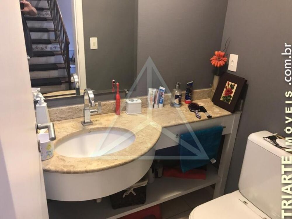 Sobrado à venda com 4 quartos, 330m² - Foto 1
