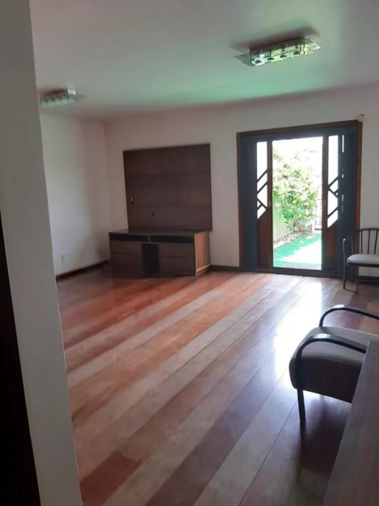 Casa à venda com 2 quartos, 80m² - Foto 1