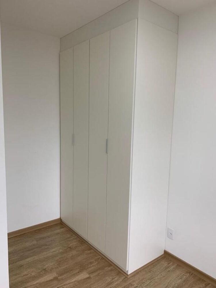 Sobrado à venda com 5 quartos, 305m² - Foto 1