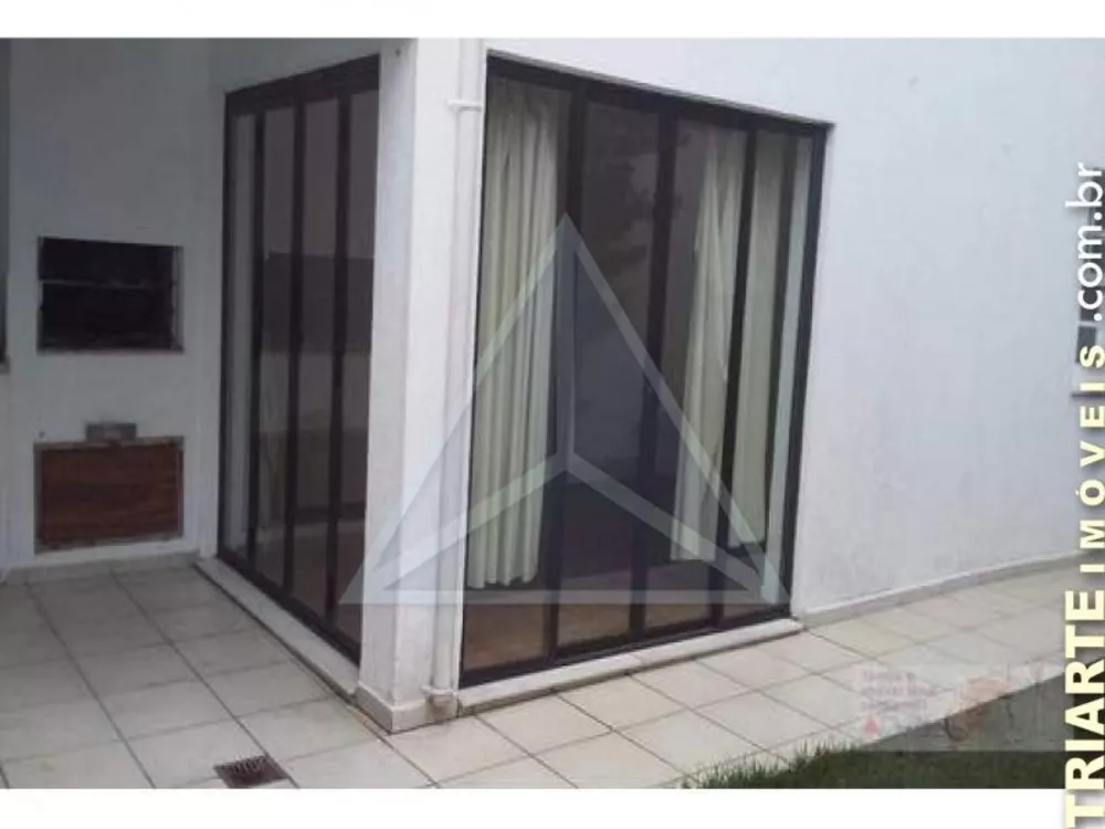 Casa à venda com 3 quartos, 250m² - Foto 1