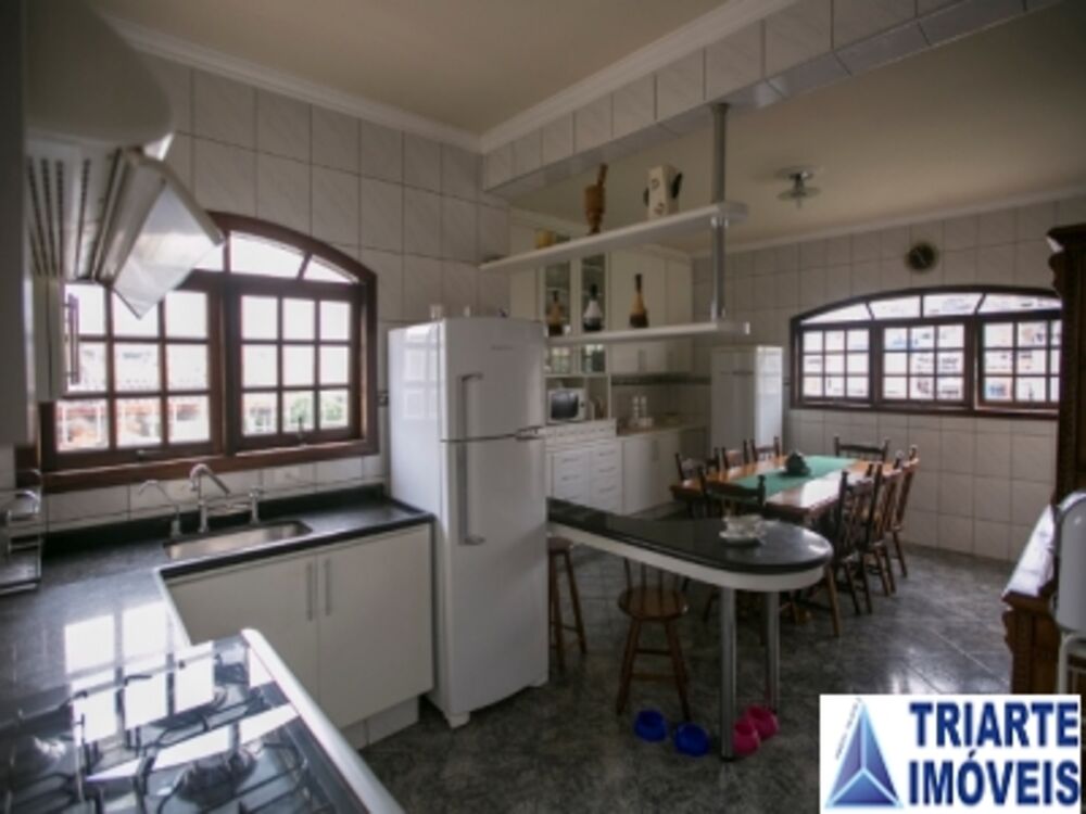 Sobrado, 4 quartos, 301 m² - Foto 1