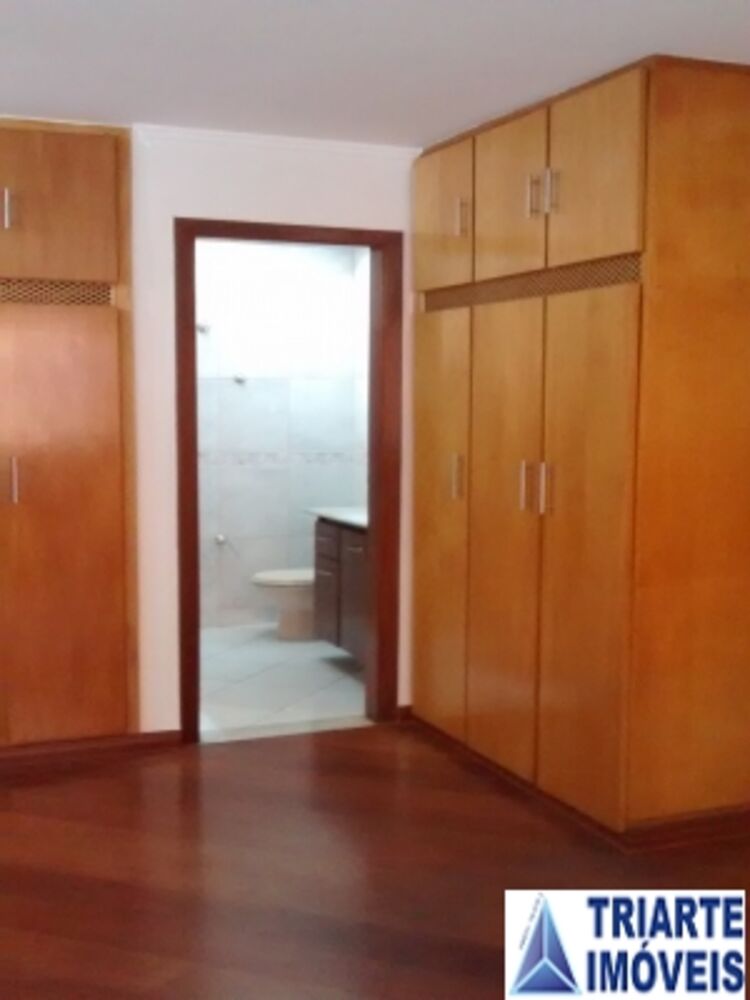 Sobrado à venda com 5 quartos, 271m² - Foto 1