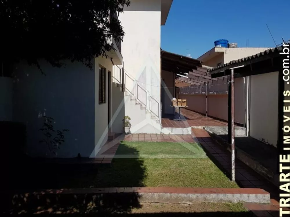 Casa à venda com 2 quartos, 220m² - Foto 1