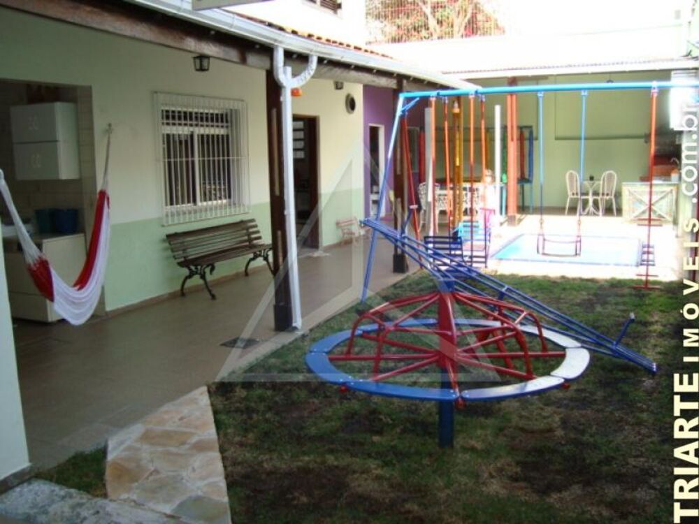 Sobrado à venda com 4 quartos, 241m² - Foto 1