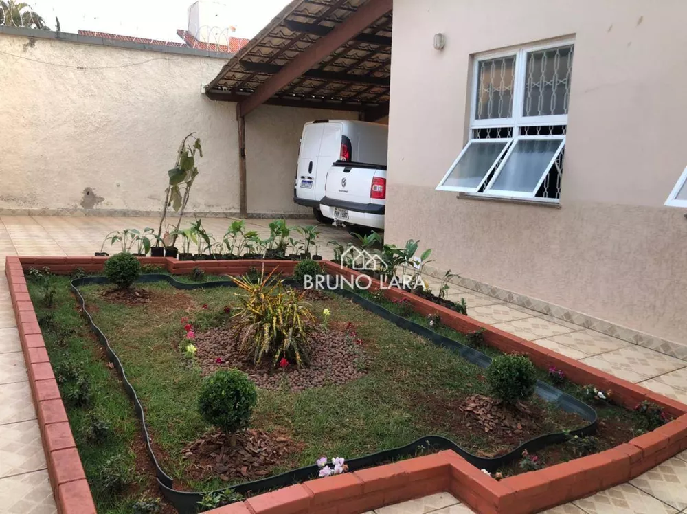 Casa à venda com 4 quartos, 300m² - Foto 1