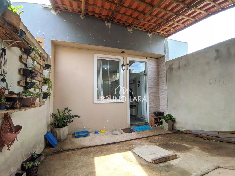 Casa à venda com 2 quartos, 54m² - Foto 1