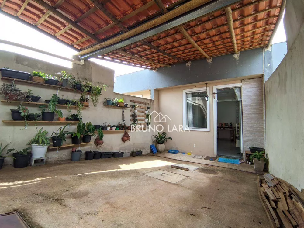 Casa à venda com 2 quartos, 54m² - Foto 2