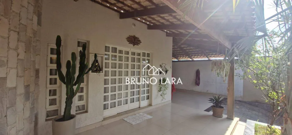 Casa, 3 quartos, 216 m² - Foto 1