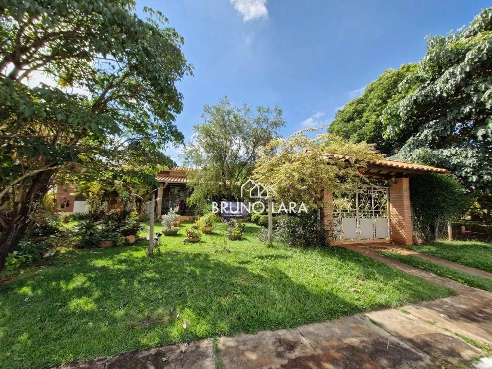 Casa, 4 quartos, 238 m² - Foto 1