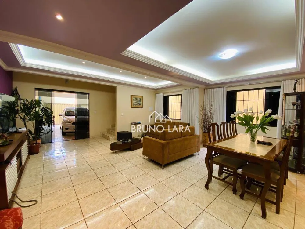 Casa, 3 quartos, 221 m² - Foto 2