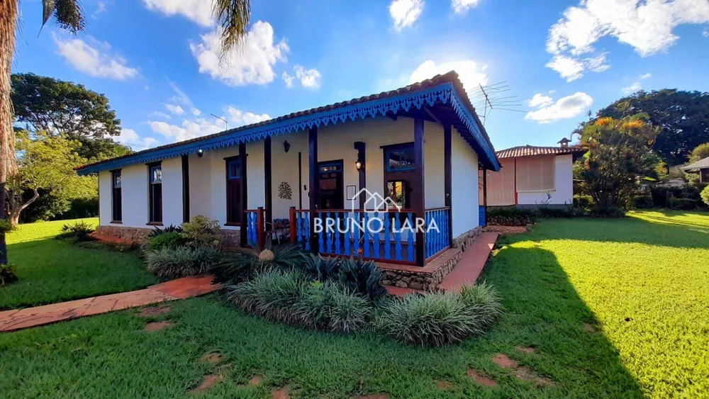 Casa de Condomínio à venda com 4 quartos, 240m² - Foto 2