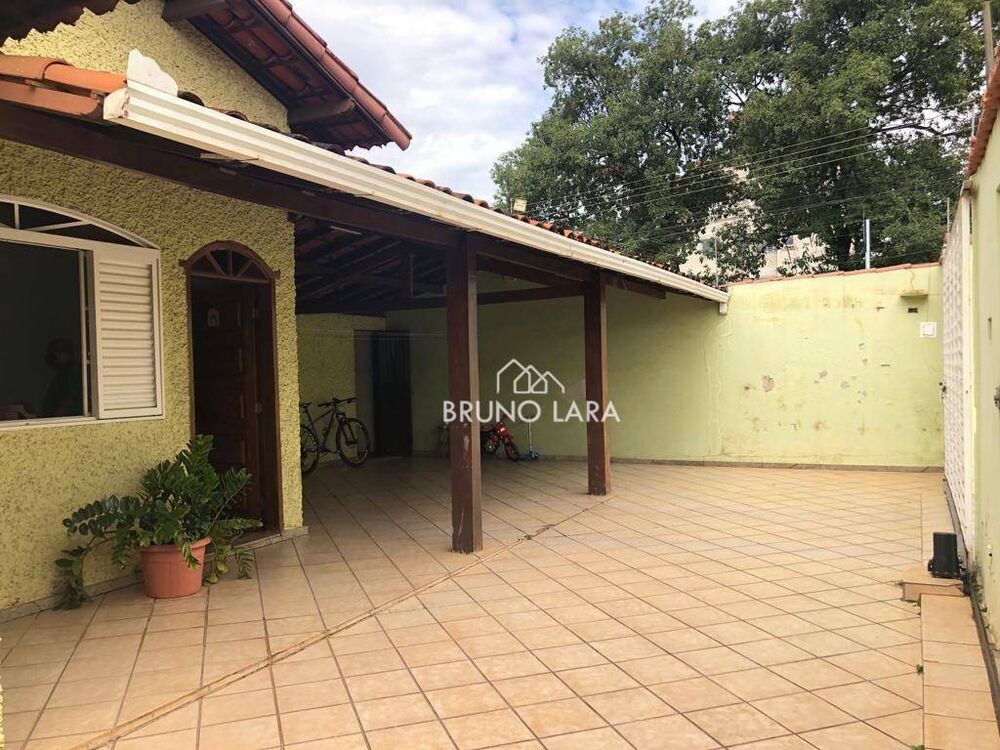 Casa à venda com 4 quartos, 200m² - Foto 2