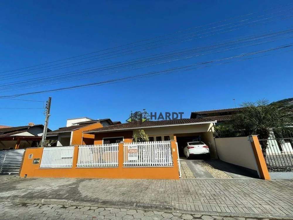 Casa à venda com 5 quartos, 240m² - Foto 1