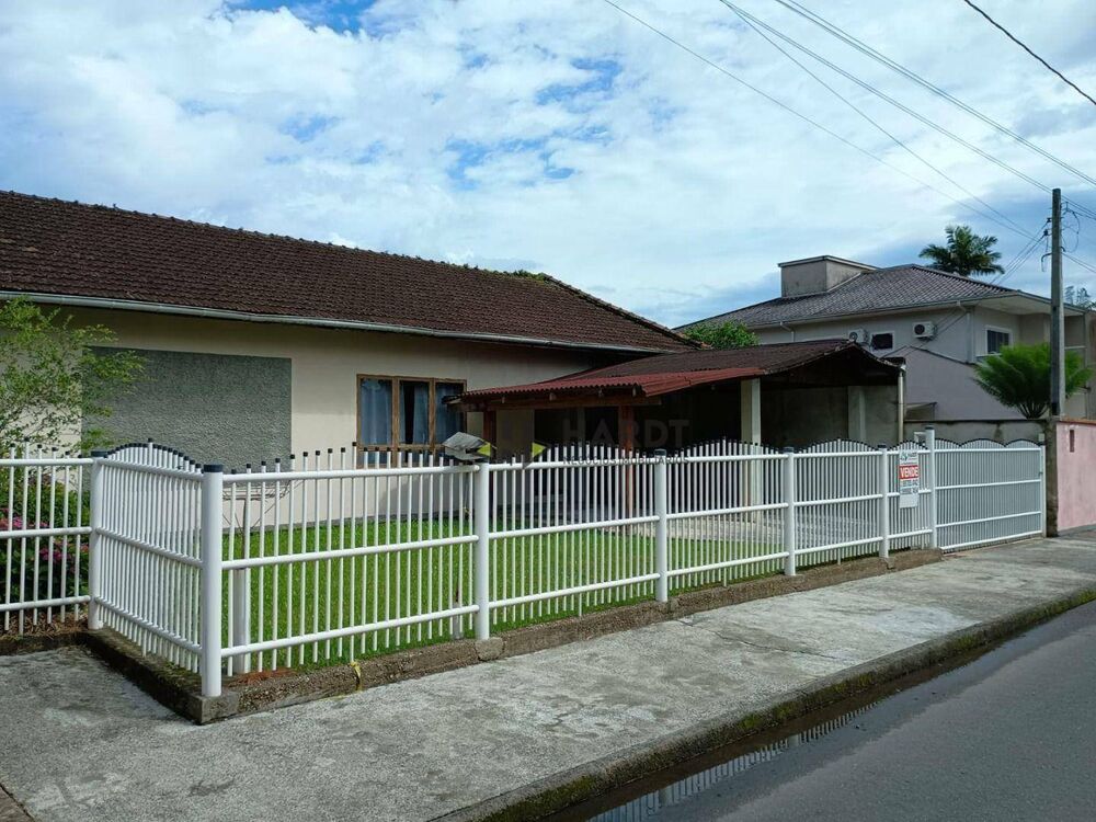 Casa à venda com 3 quartos, 143m² - Foto 2