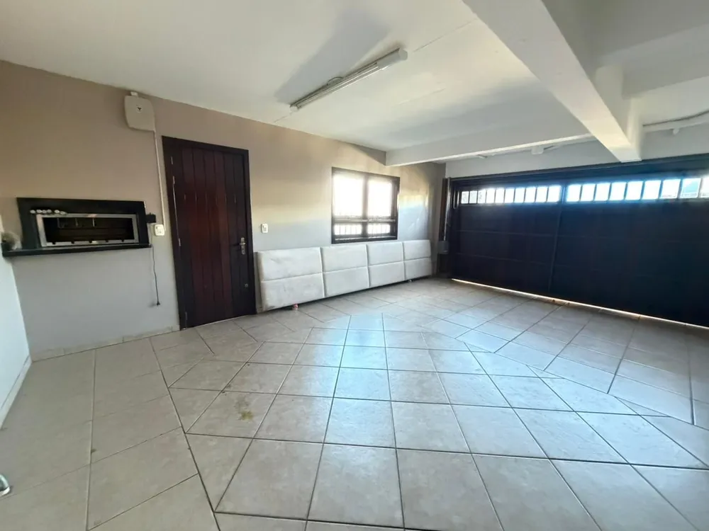 Casa, 3 quartos, 223 m² - Foto 2