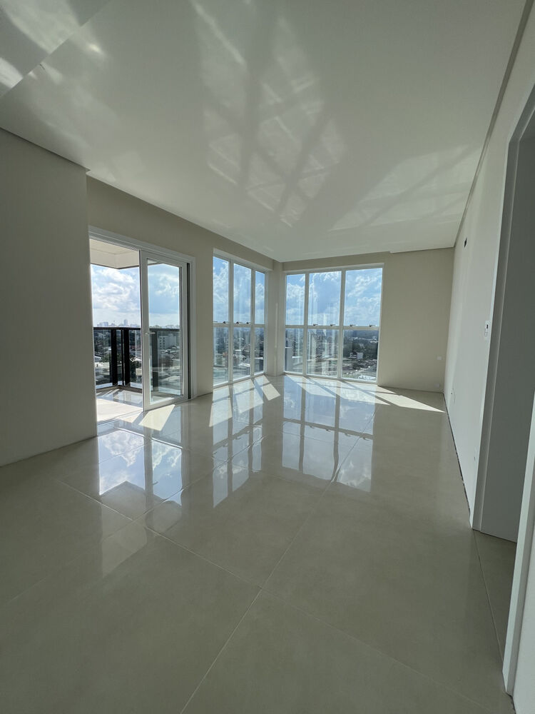 Apartamento à venda com 3 quartos, 223m² - Foto 1