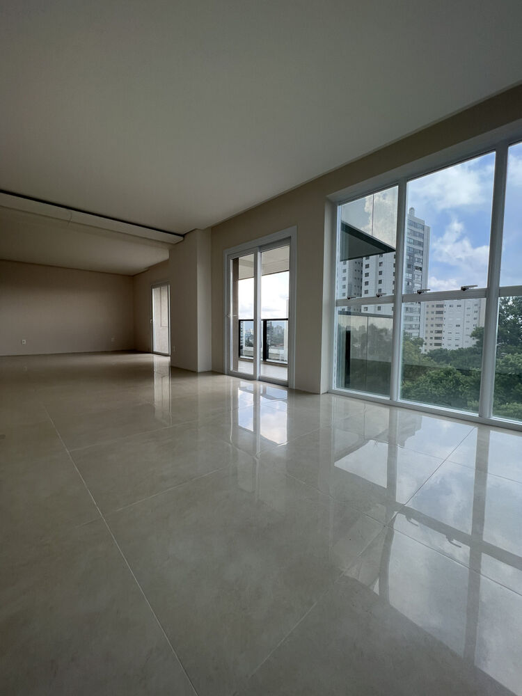 Apartamento à venda com 3 quartos, 223m² - Foto 2