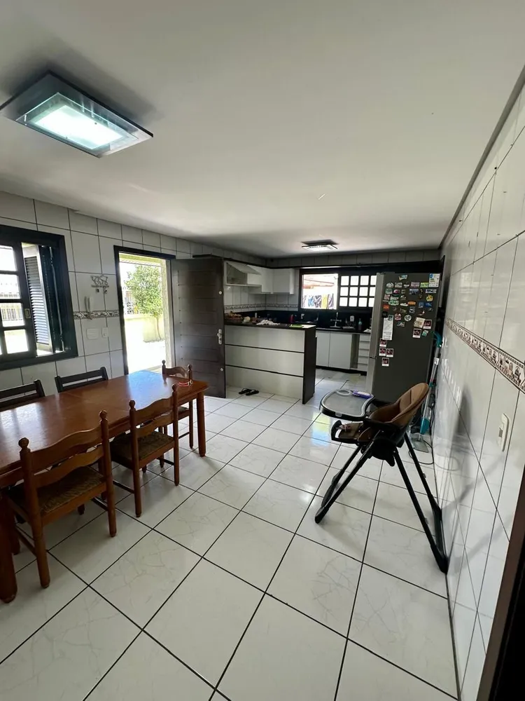 Casa, 4 quartos, 233 m² - Foto 1