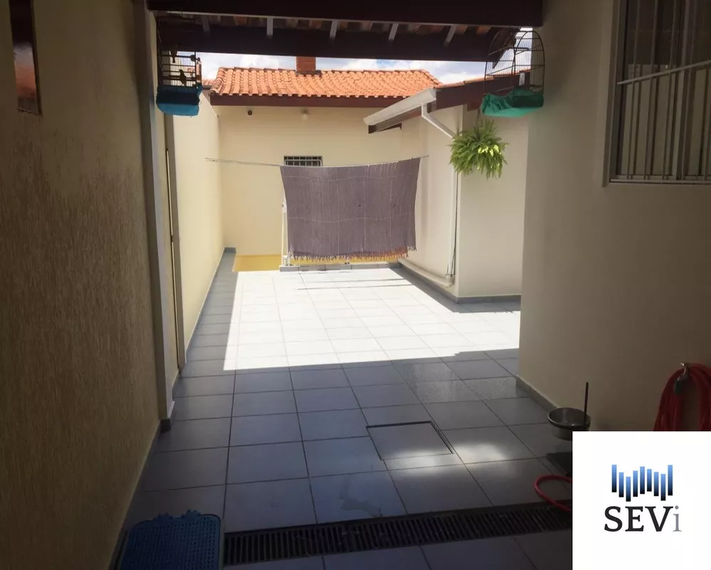 Casa à venda com 3 quartos, 250m² - Foto 2