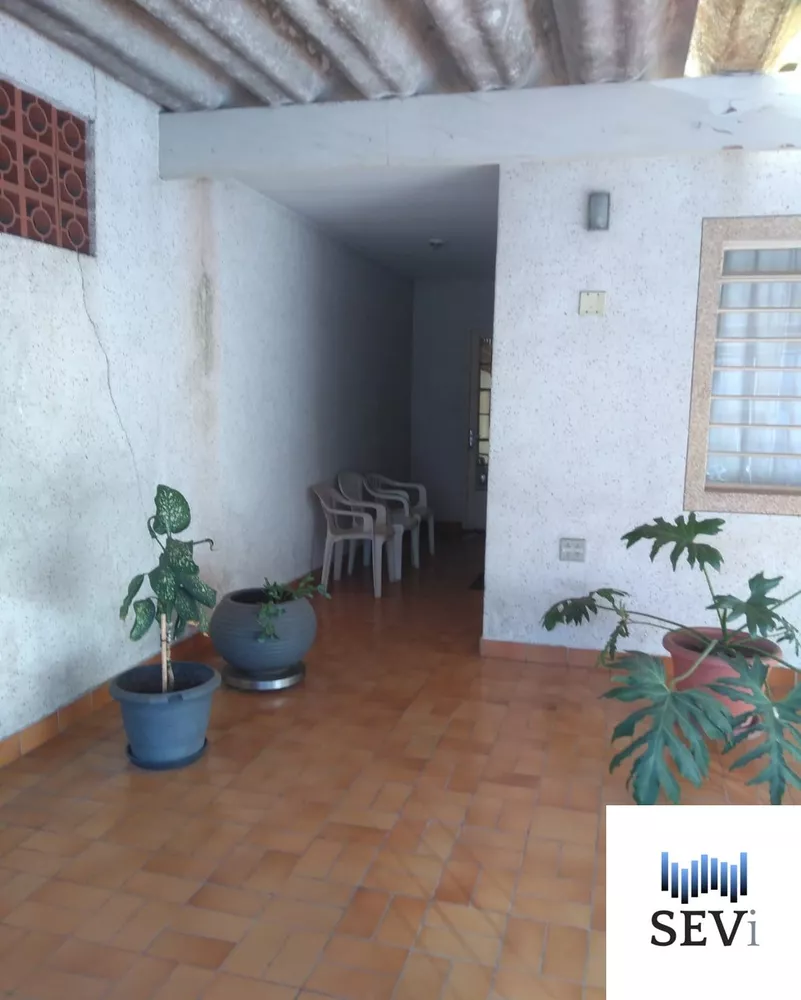 Casa à venda com 2 quartos, 207m² - Foto 1