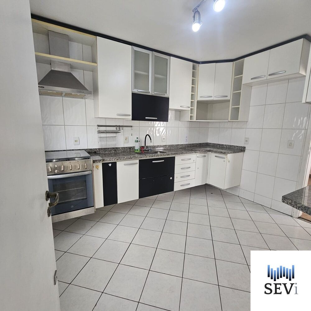 Casa para alugar com 4 quartos, 300m² - Foto 7