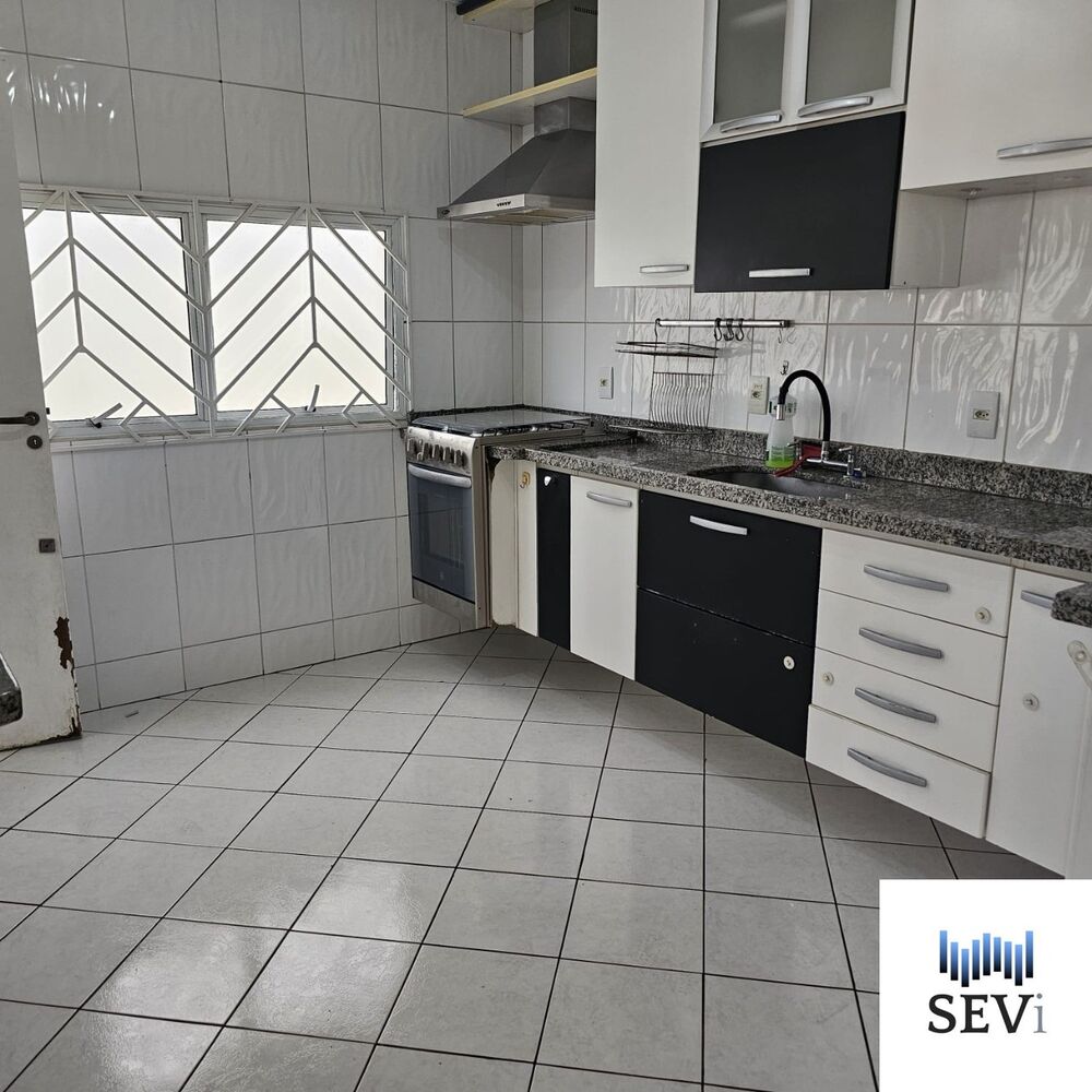 Casa para alugar com 4 quartos, 300m² - Foto 8
