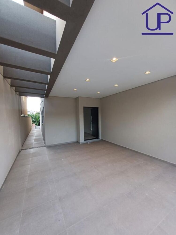 Casa para alugar com 3 quartos, 115m² - Foto 1