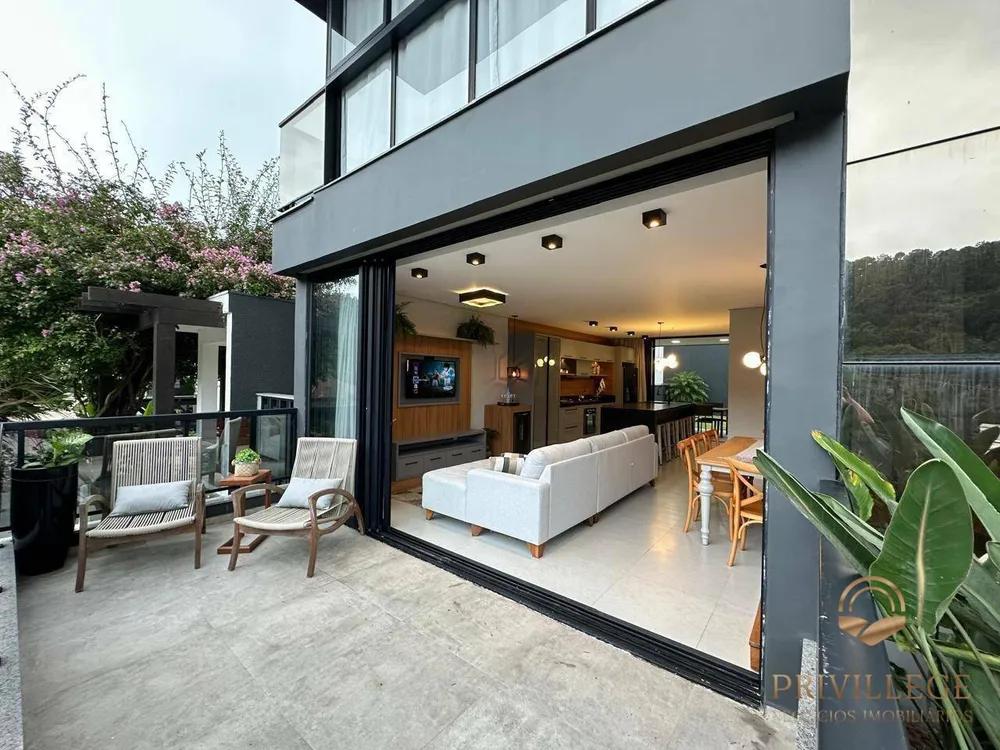 Casa, 3 quartos, 200 m² - Foto 1