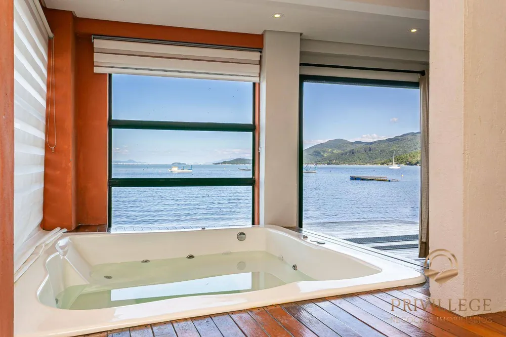 Casa, 6 quartos, 300 m² - Foto 1