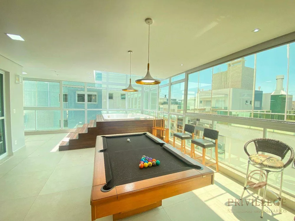 Cobertura, 3 quartos, 215 m² - Foto 1