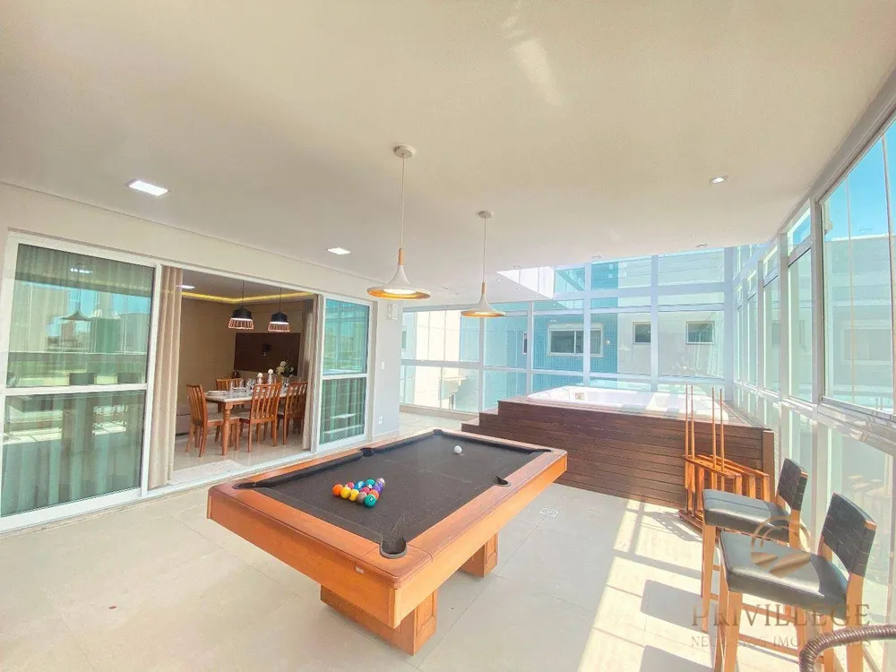 Cobertura, 3 quartos, 215 m² - Foto 1