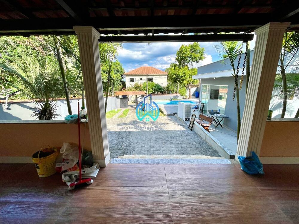 Casa de Condomínio para alugar com 4 quartos, 300m² - Foto 17