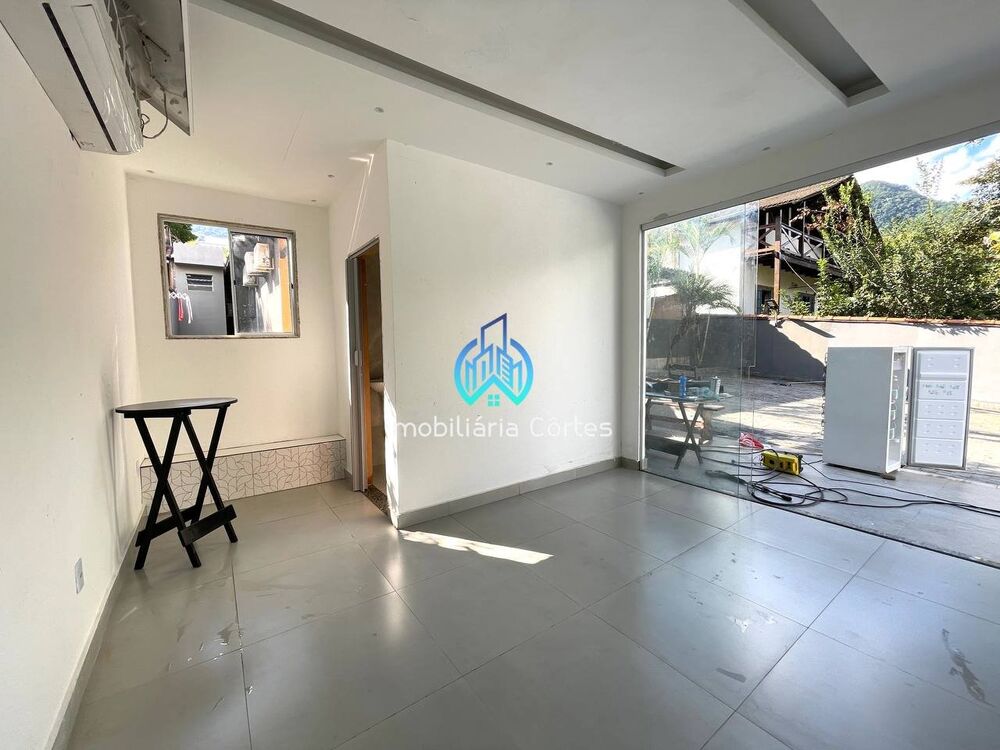 Casa de Condomínio para alugar com 4 quartos, 300m² - Foto 3