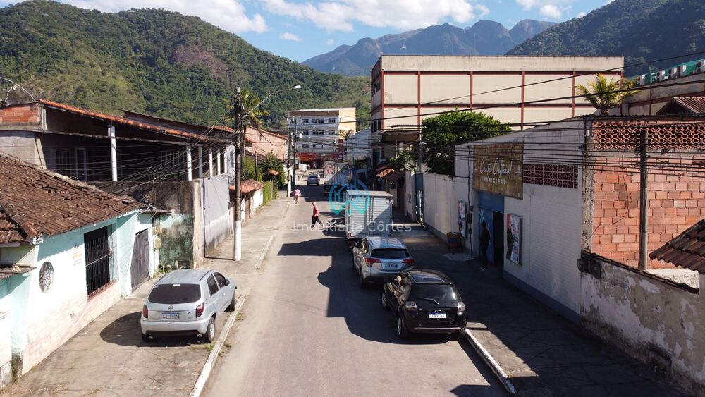 Casa à venda com 8 quartos, 350m² - Foto 1