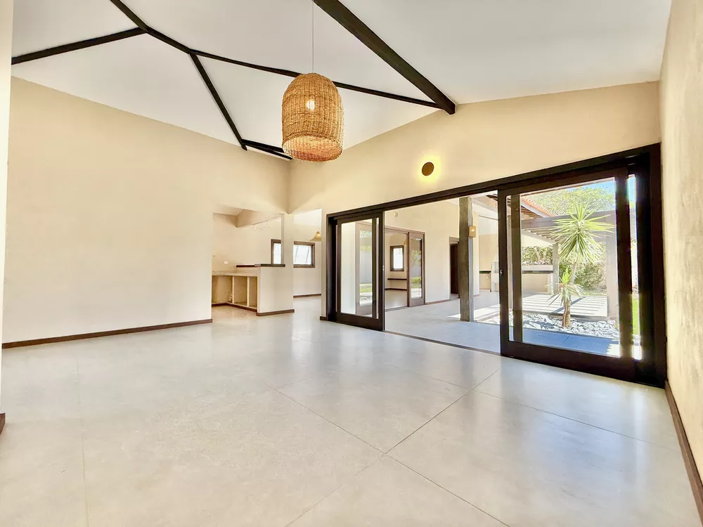 Casa, 4 quartos, 242 m² - Foto 2