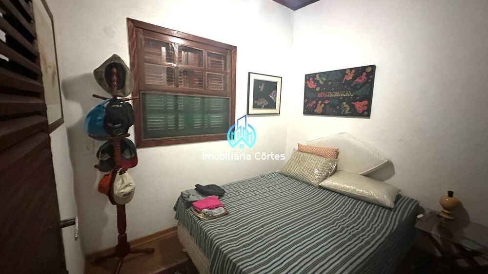 Casa à venda com 4 quartos, 184m² - Foto 1