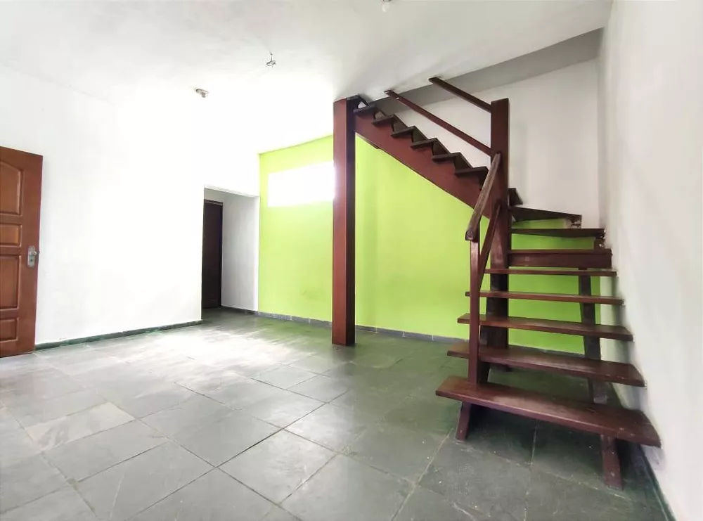 Casa à venda com 5 quartos, 300m² - Foto 4