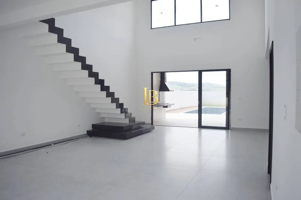 Casa, 4 quartos, 305 m² - Foto 1