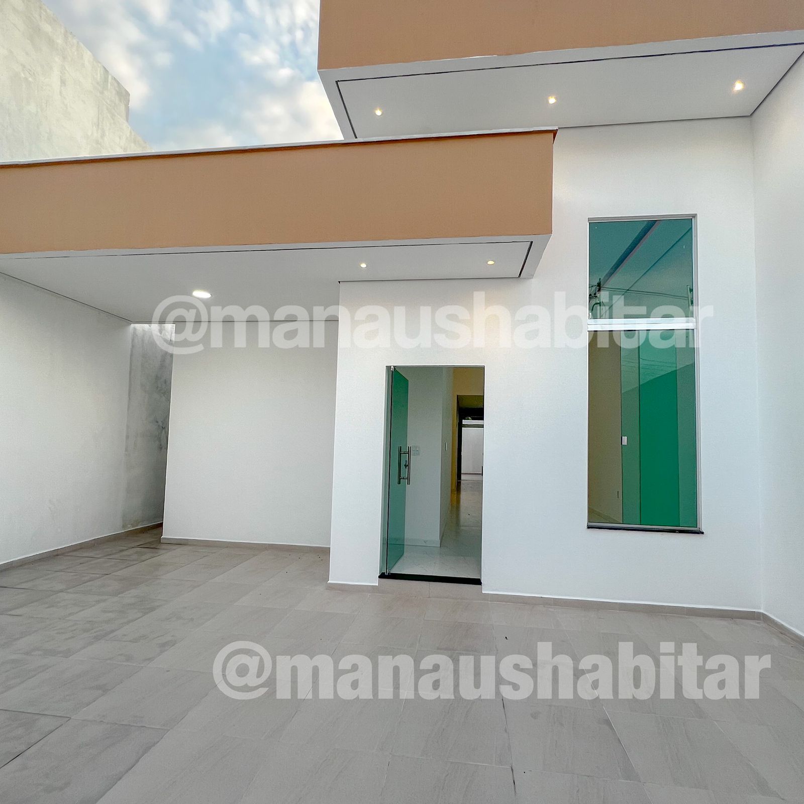 Casa à venda com 3 quartos, 114m² - Foto 1