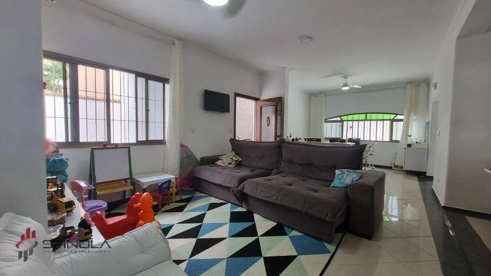 Casa, 3 quartos, 230 m² - Foto 1