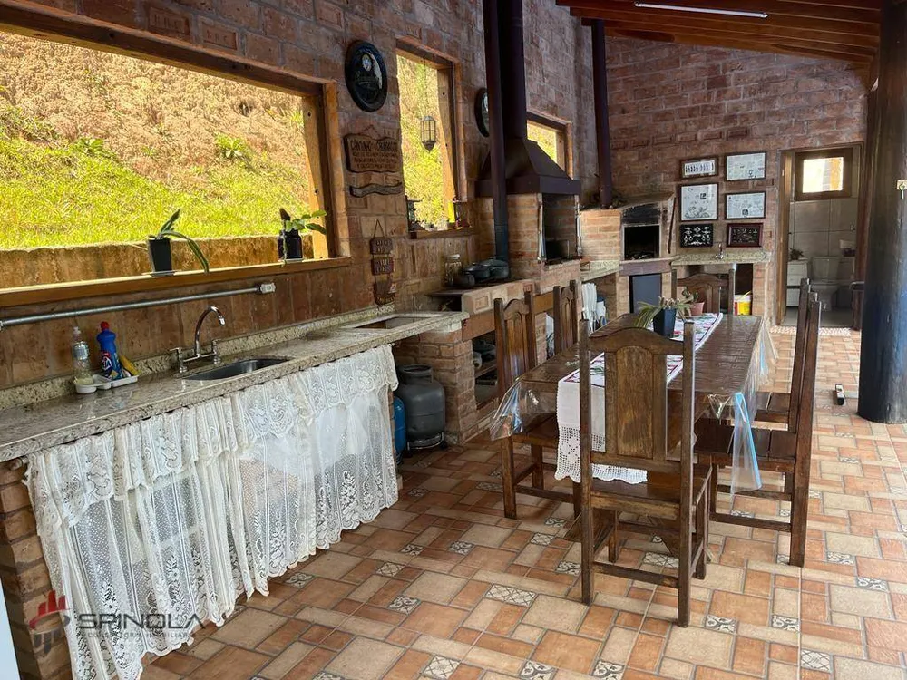 Chácara, 3 quartos, 2500 m² - Foto 1