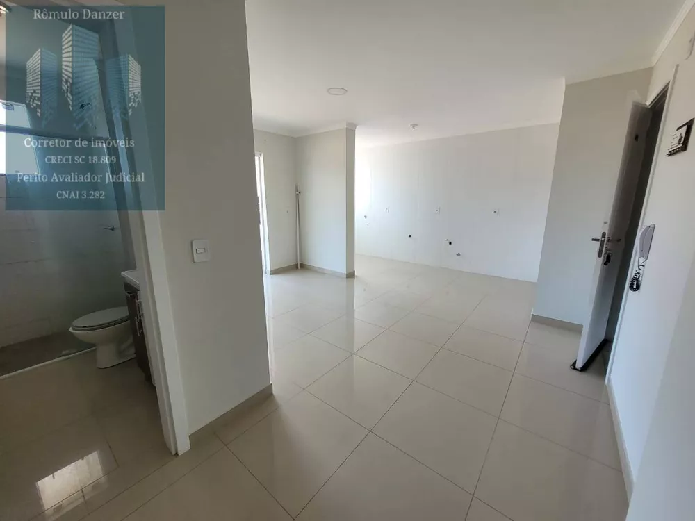 Apartamento à venda com 2 quartos, 75m² - Foto 2