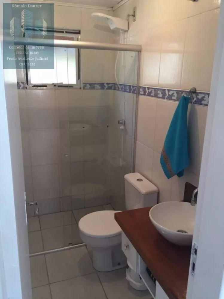 Casa à venda com 6 quartos, 300m² - Foto 2