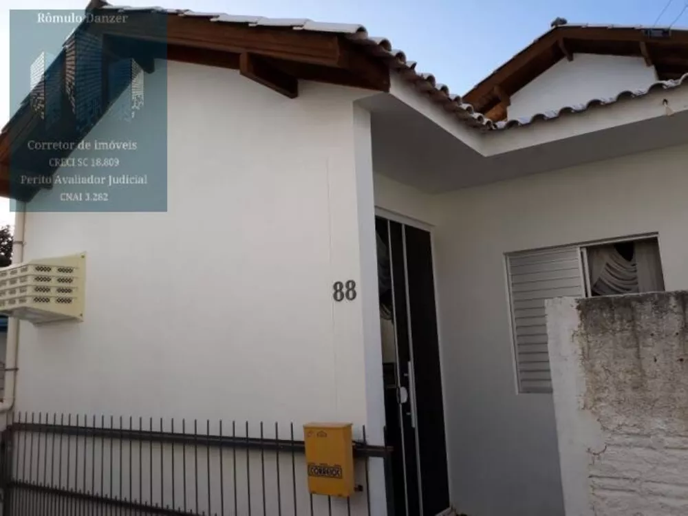 Casa à venda com 2 quartos, 61m² - Foto 2