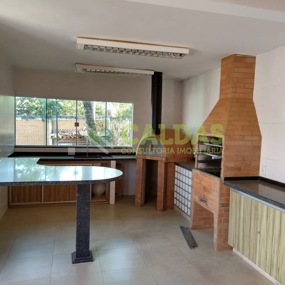 Casa à venda com 4 quartos, 350m² - Foto 4