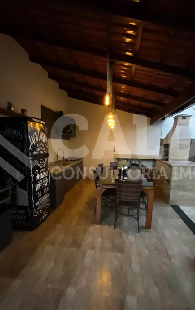 Casa à venda com 4 quartos, 360m² - Foto 2