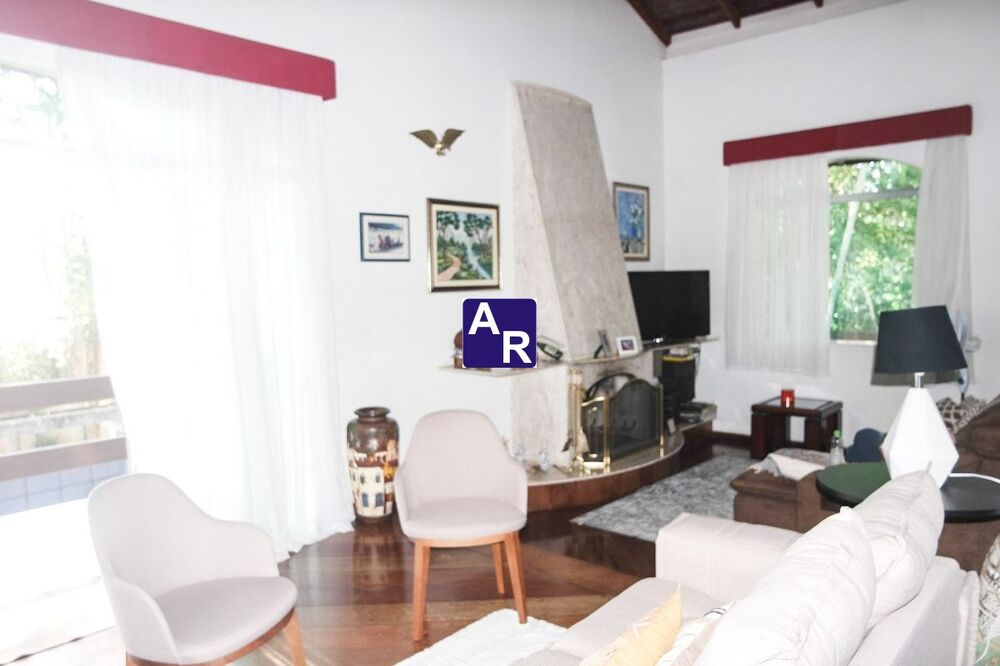 Casa à venda e aluguel com 5 quartos, 500m² - Foto 1