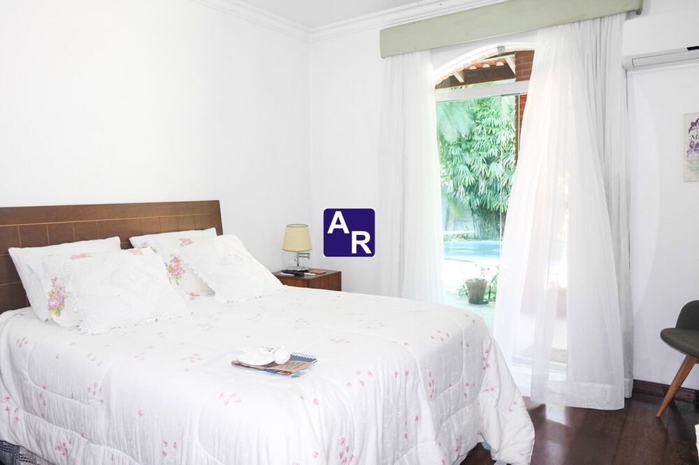 Casa à venda e aluguel com 5 quartos, 500m² - Foto 2